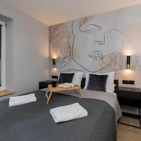 Lux With Jacuzzi & Balcony In By Renters