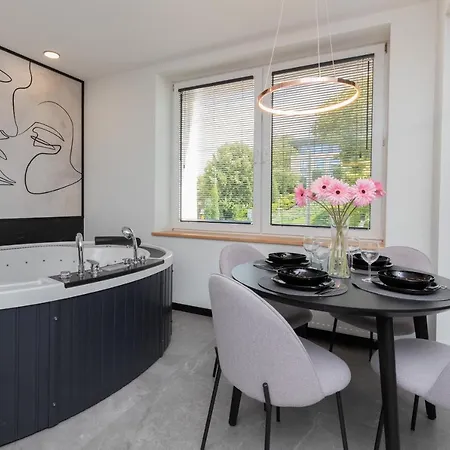 Appartamento Lux With Jacuzzi & Balcony In By Renters Gdynia