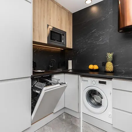 Lux With Jacuzzi & Balcony In By Renters
