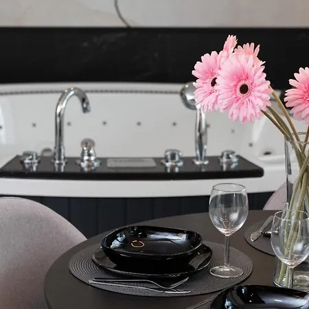 Lux With Jacuzzi & Balcony In By Renters Appartamento Gdynia